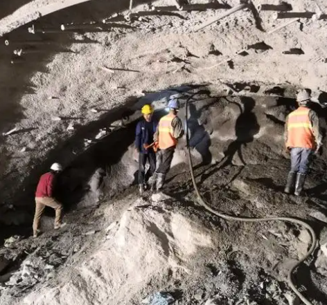 江海拱顶带模注浆料的施工流程及注意事项